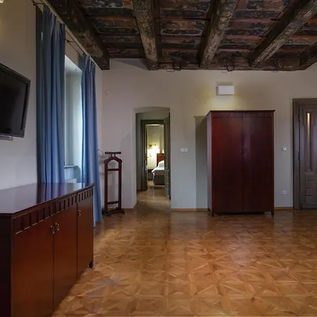 Charles Bridge Heritage Suites By Salvator Hotels-3